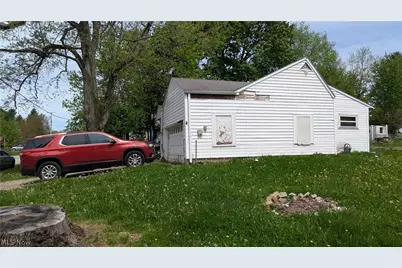320 Indiana Avenue, Mansfield, OH 44905 - Photo 2