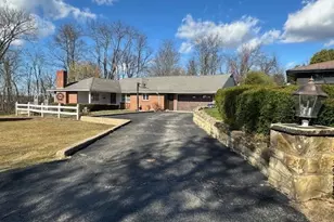1307 Brightview Dr, East Liverpool, OH 43920 - Photo 2
