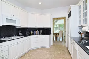 22 Waterford Ln, Beachwood, OH 44122 - Photo 12