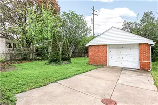 9304 Plymouth Ave, Garfield Heights, OH 44125 - Photo 32
