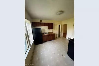 860 Biruta Street, Akron, OH 44307 - Photo 2