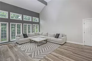 5690 Hartshire Dr, Willoughby, OH 44094 - Photo 6