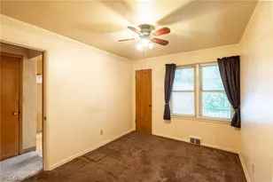 9609 Alexander Rd, Garfield Heights, OH 44125 - Photo 16
