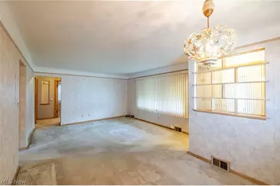 9609 Alexander Road, Garfield Heights, OH 44125 - Photo 6
