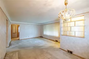 9609 Alexander Rd, Garfield Heights, OH 44125 - Photo 6