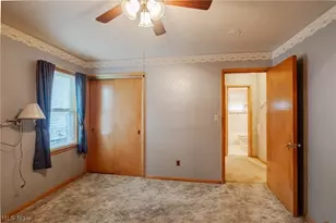 9609 Alexander Rd, Garfield Heights, OH 44125 - Photo 12