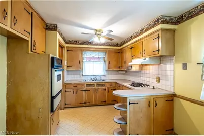 9609 Alexander Road, Garfield Heights, OH 44125 - Photo 8