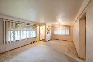 9609 Alexander Rd, Garfield Heights, OH 44125 - Photo 4