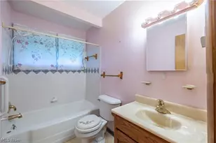 9609 Alexander Rd, Garfield Heights, OH 44125 - Photo 18