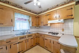 9609 Alexander Rd, Garfield Heights, OH 44125 - Photo 10