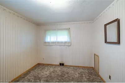 9609 Alexander Road, Garfield Heights, OH 44125 - Photo 14