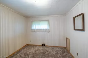9609 Alexander Rd, Garfield Heights, OH 44125 - Photo 14