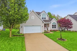859 Kings Cross Dr, Wadsworth, OH 44281 - Photo 2