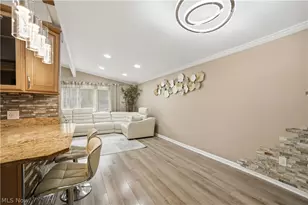 1178 Golden Gate Blvd, Mayfield Heights, OH 44124 - Photo 10