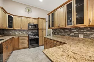 1178 Golden Gate Blvd, Mayfield Heights, OH 44124 - Photo 6