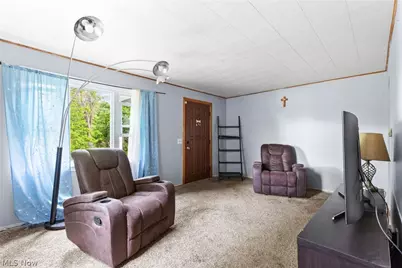 54321 Colerain Pike, Martins Ferry, OH 43935 - Photo 4