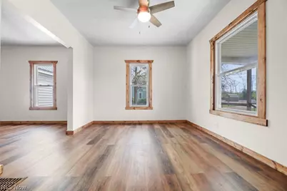 215 E Pennsylvania Avenue, Sebring, OH 44672 - Photo 8