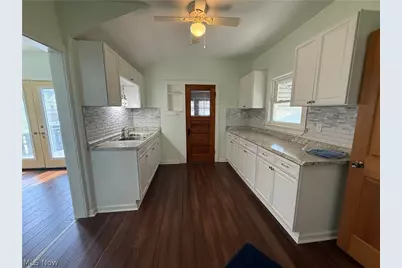 9612 Park Heights Avenue, Garfield Heights, OH 44125 - Photo 10