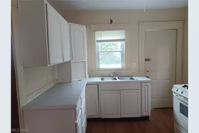 50 N Hazelwood Avenue, Youngstown, OH 44509 - Photo 6