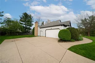 4343 Cobblestone Dr, Akron, OH 44321 - Photo 4