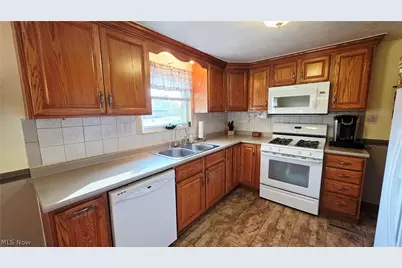 162 Orange Drive, Williamstown, WV 26187 - Photo 4