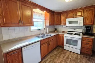 162 Orange Dr, Williamstown, WV 26187 - Photo 4