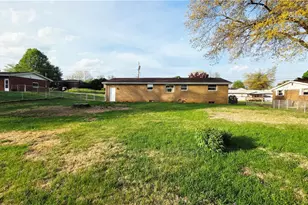162 Orange Dr, Williamstown, WV 26187 - Photo 32
