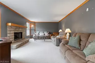 668 Oakcrest Dr, Wadsworth, OH 44281 - Photo 6