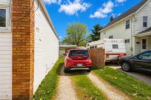 2042 13th St SW, Akron, OH 44314 - Photo 4