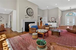 10 Longmeadow Ln, Beachwood, OH 44122 - Photo 2