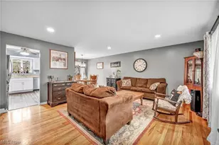 24281 Lebern Dr, North Olmsted, OH 44070 - Photo 14
