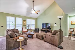 572 Colonial Dr, Painesville, OH 44077 - Photo 2