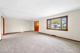 2456 Jackson St, Lorain, OH 44052 - Photo 4