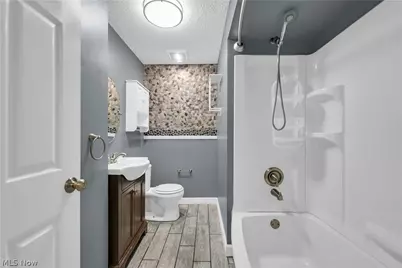 17024 Hunting Meadows Drive, Strongsville, OH 44136 - Photo 28