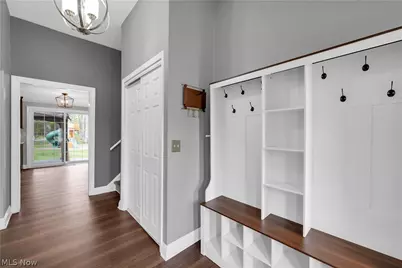 17024 Hunting Meadows Drive, Strongsville, OH 44136 - Photo 6