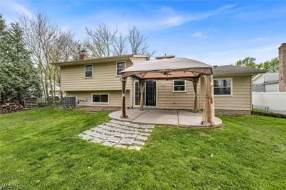17024 Hunting Meadows Drive, Strongsville, OH 44136 - Photo 38