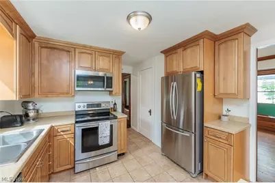 142 E Bridge Street, Berea, OH 44017 - Photo 14