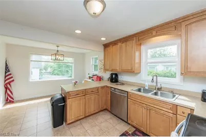 142 E Bridge Street, Berea, OH 44017 - Photo 12