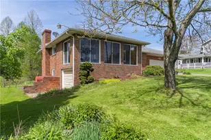 7903 E Liberty St, Hubbard, OH 44425 - Photo 2