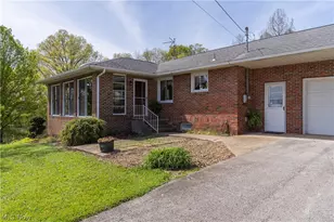 7903 E Liberty St, Hubbard, OH 44425 - Photo 4
