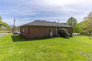7903 E Liberty St, Hubbard, OH 44425 - Photo 6