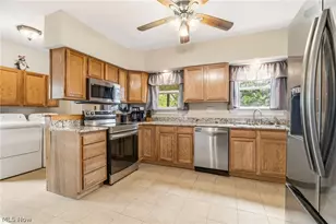 340 Lowell St, Elyria, OH 44035 - Photo 12