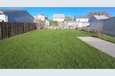 367 E 211th Street, Euclid, OH 44123 - Photo 4