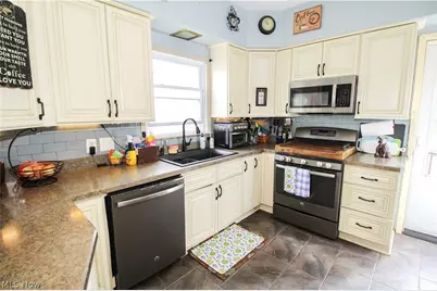 4040 Broadway, Lorain, OH 44052 - Photo 12