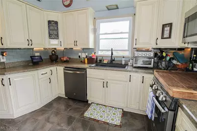 4040 Broadway, Lorain, OH 44052 - Photo 10