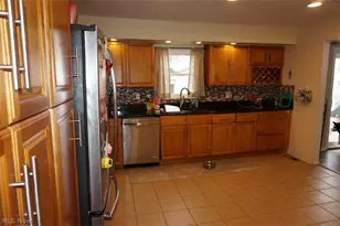 28096 Edgepark Dr, North Olmsted, OH 44070 - Photo 4