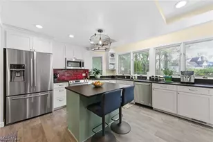 21012 Halburton Rd, Beachwood, OH 44122 - Photo 4