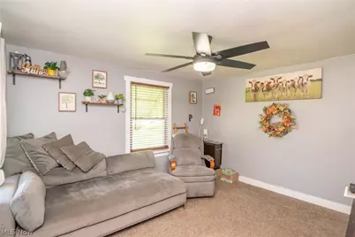 462 Fenton Avenue NE, Canton, OH 44704 - Photo 4