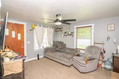 462 Fenton Avenue NE, Canton, OH 44704 - Photo 2