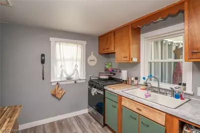 462 Fenton Avenue NE, Canton, OH 44704 - Photo 8